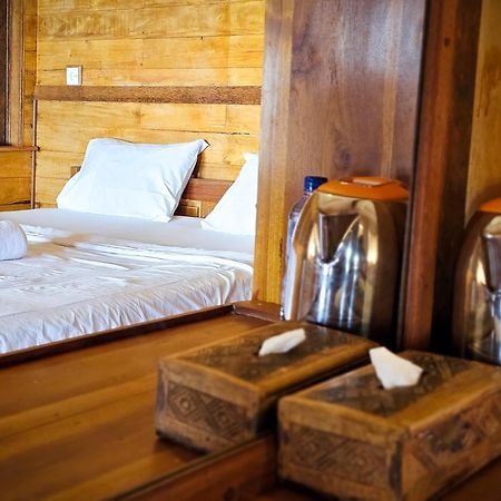 Malibu Huts Hotel Semaya Екстериор снимка