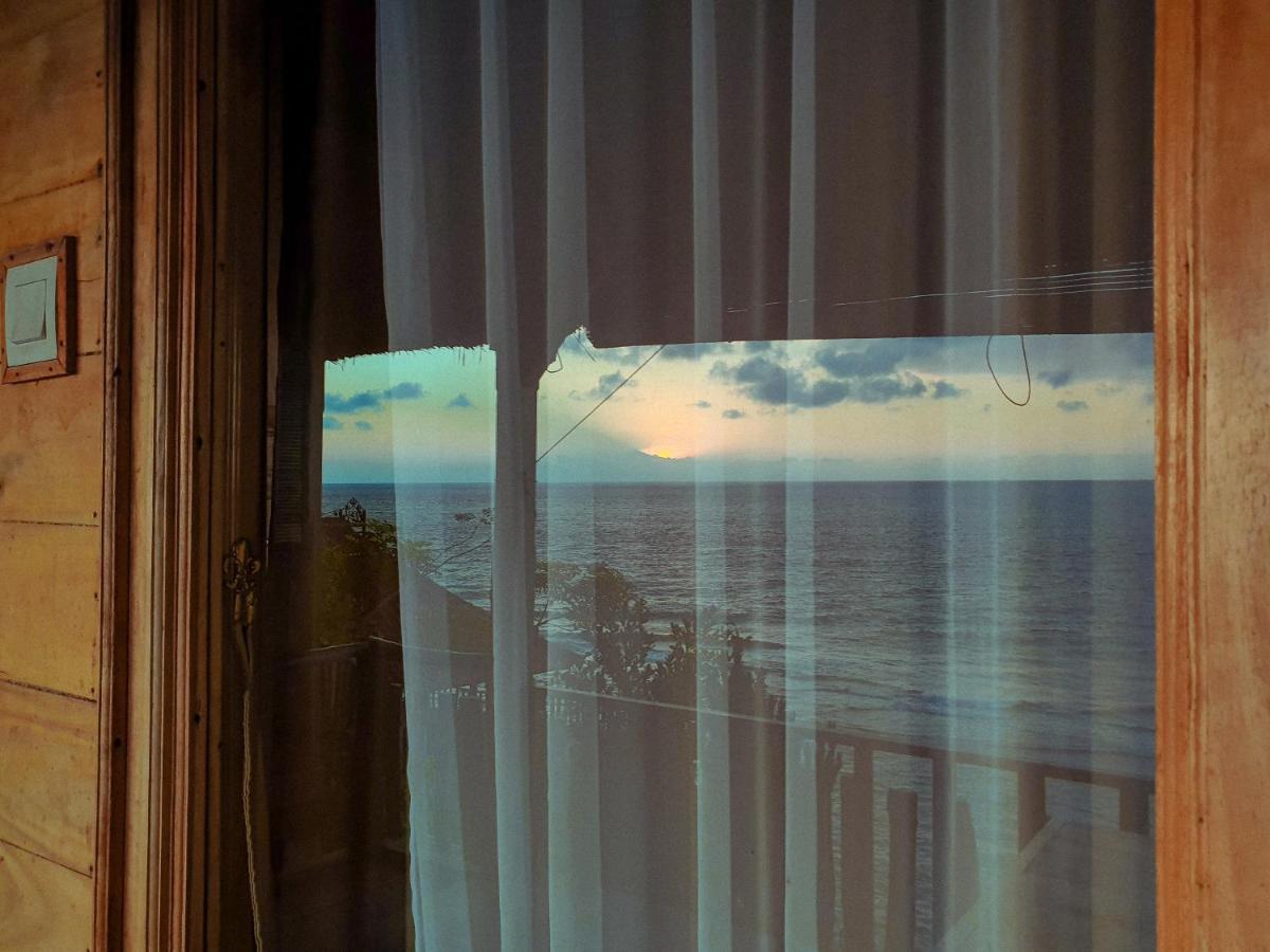 Malibu Huts Hotel Semaya Екстериор снимка