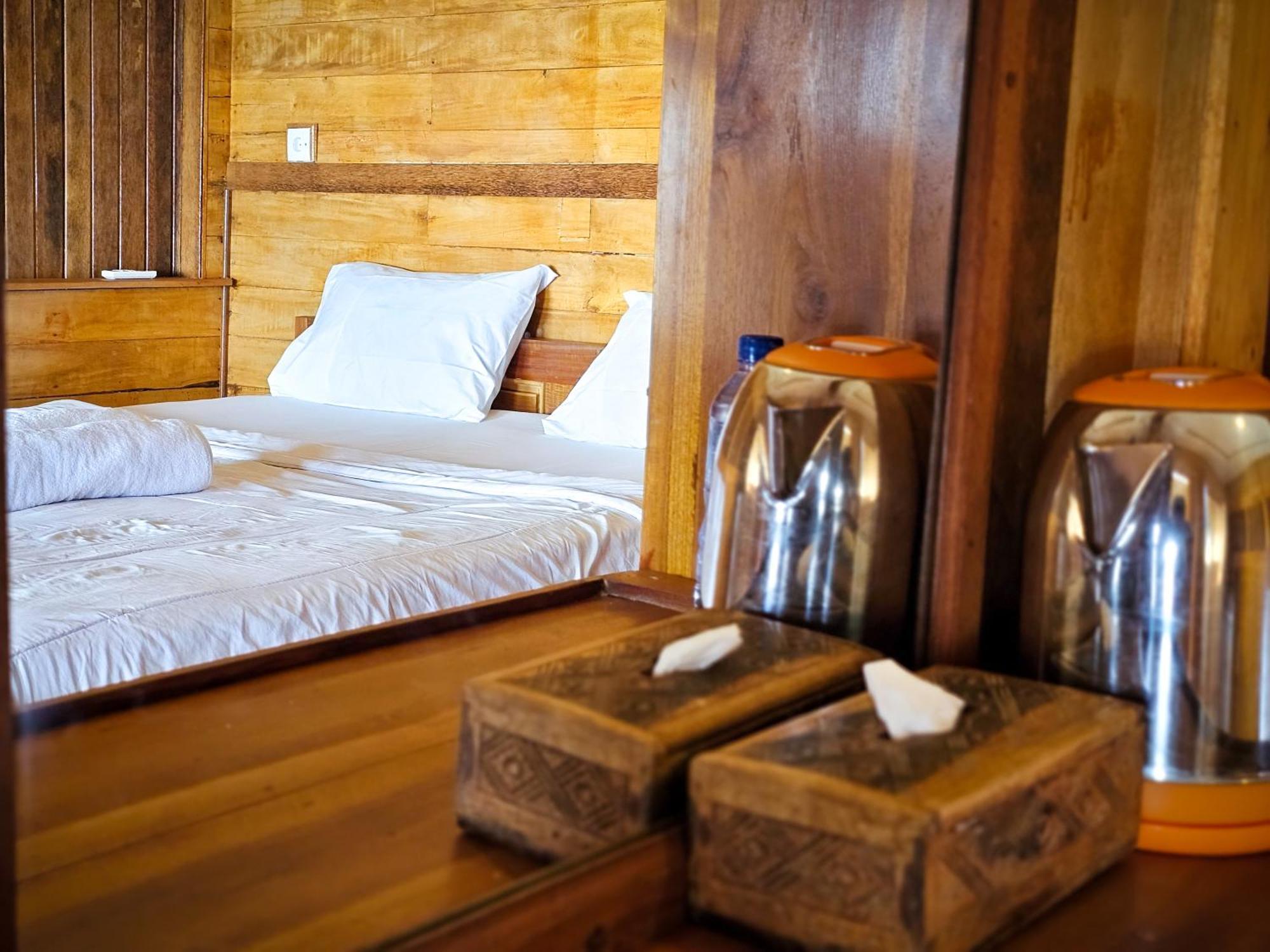 Malibu Huts Hotel Semaya Екстериор снимка